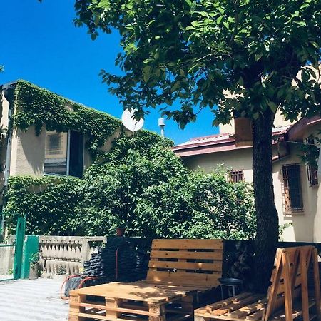 Birdhouse Rooms Tbilisi Ngoại thất bức ảnh